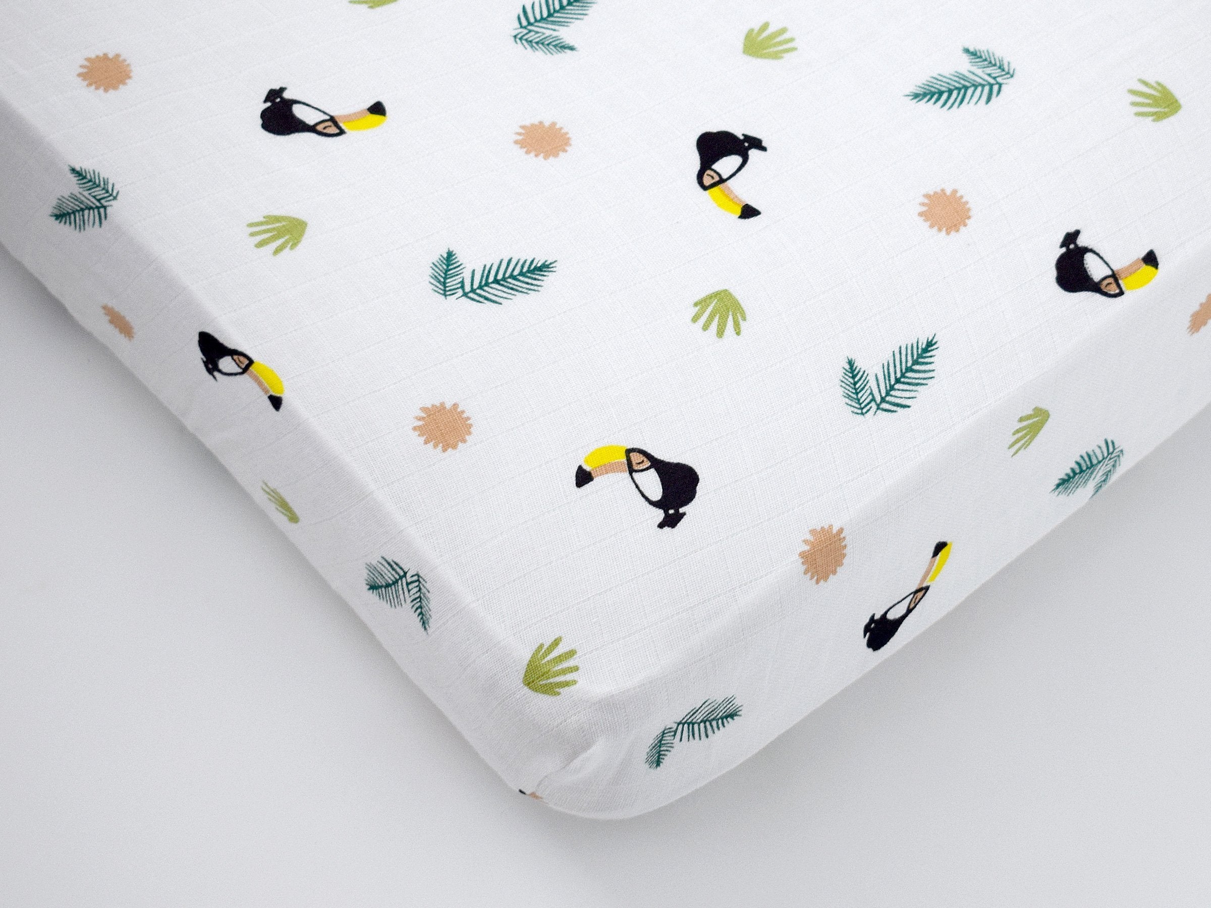 Cot Bedding Set – Tropical Toucan